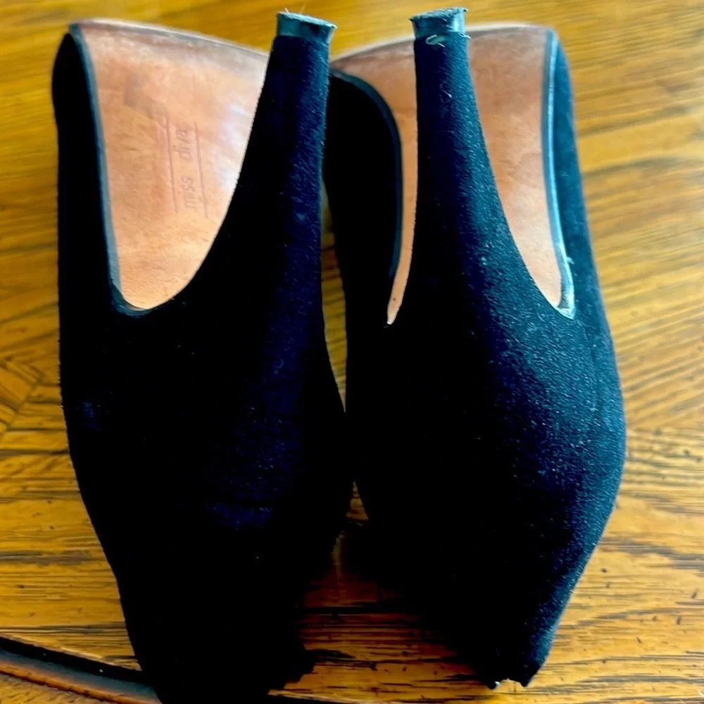 MissDivaFromUK BlackSuede 3”pierced heel (curved) ScallopedTrim Splitsuede@ankle